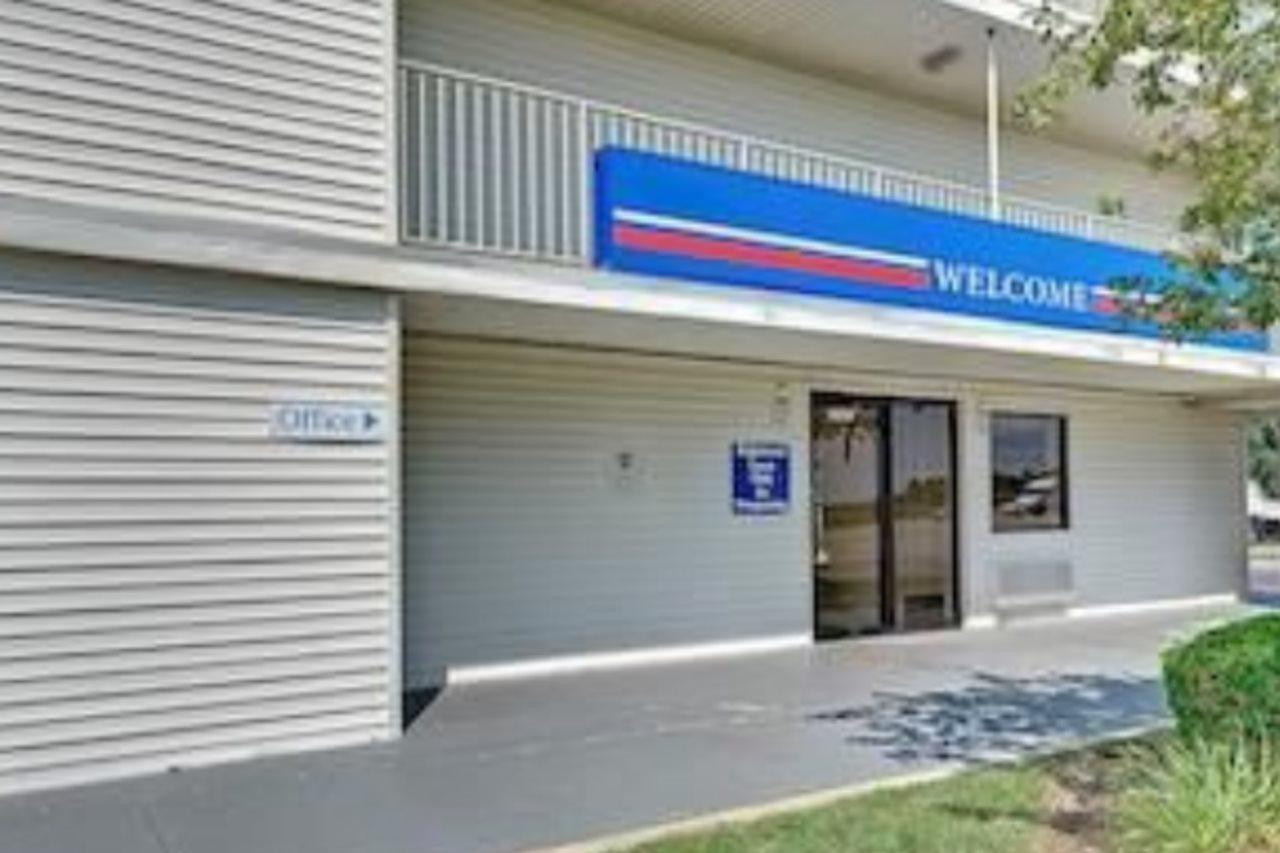 Motel 6 Chicago Southwest - Aurora Eksteriør billede