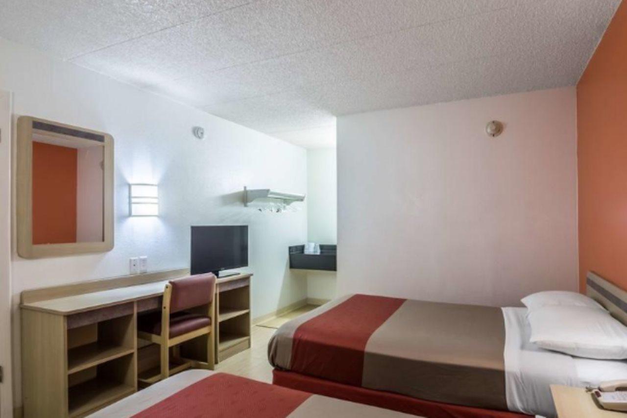 Motel 6 Chicago Southwest - Aurora Eksteriør billede