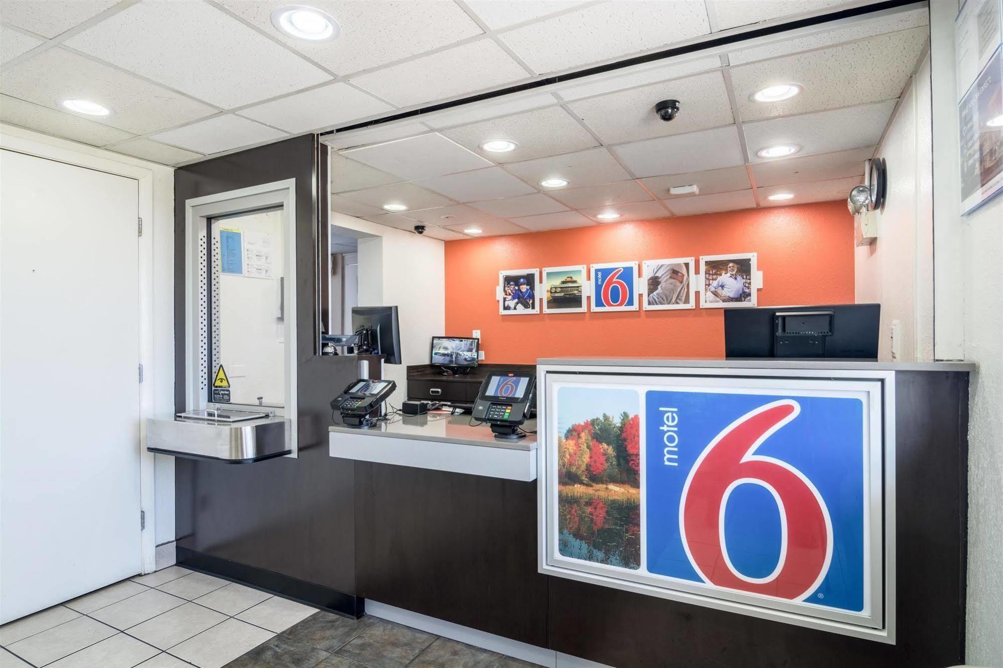 Motel 6 Chicago Southwest - Aurora Eksteriør billede