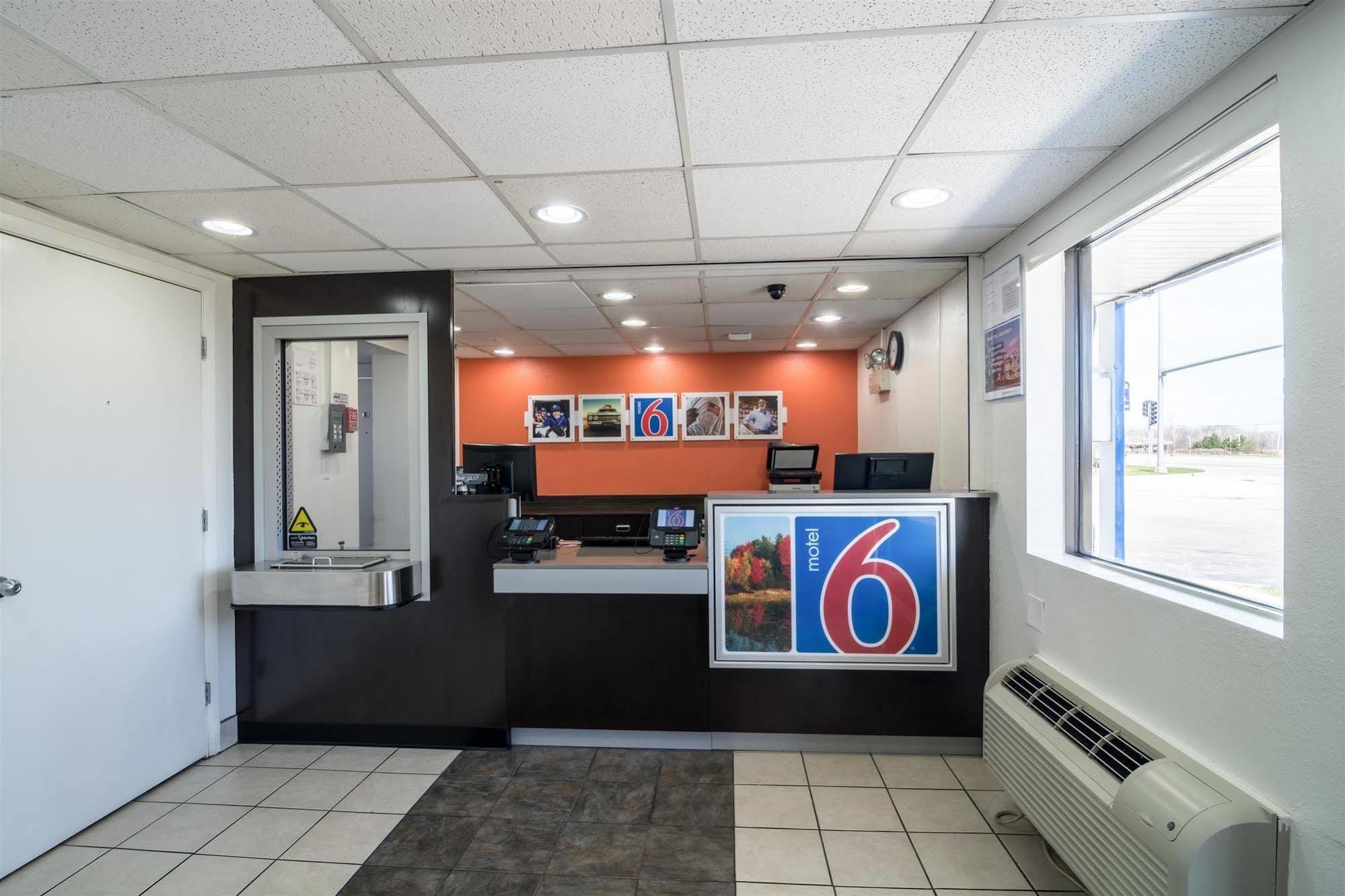 Motel 6 Chicago Southwest - Aurora Eksteriør billede