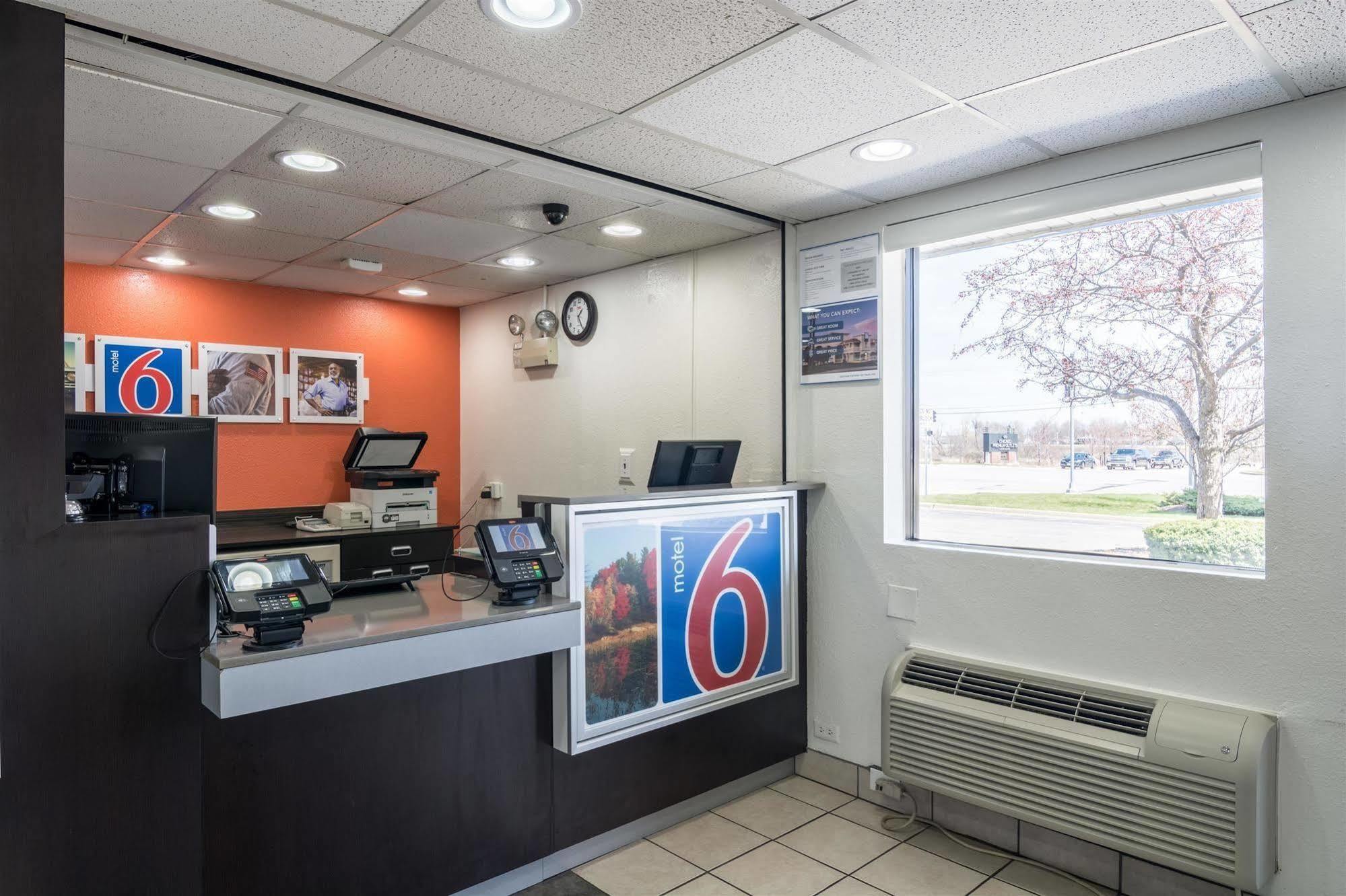 Motel 6 Chicago Southwest - Aurora Eksteriør billede
