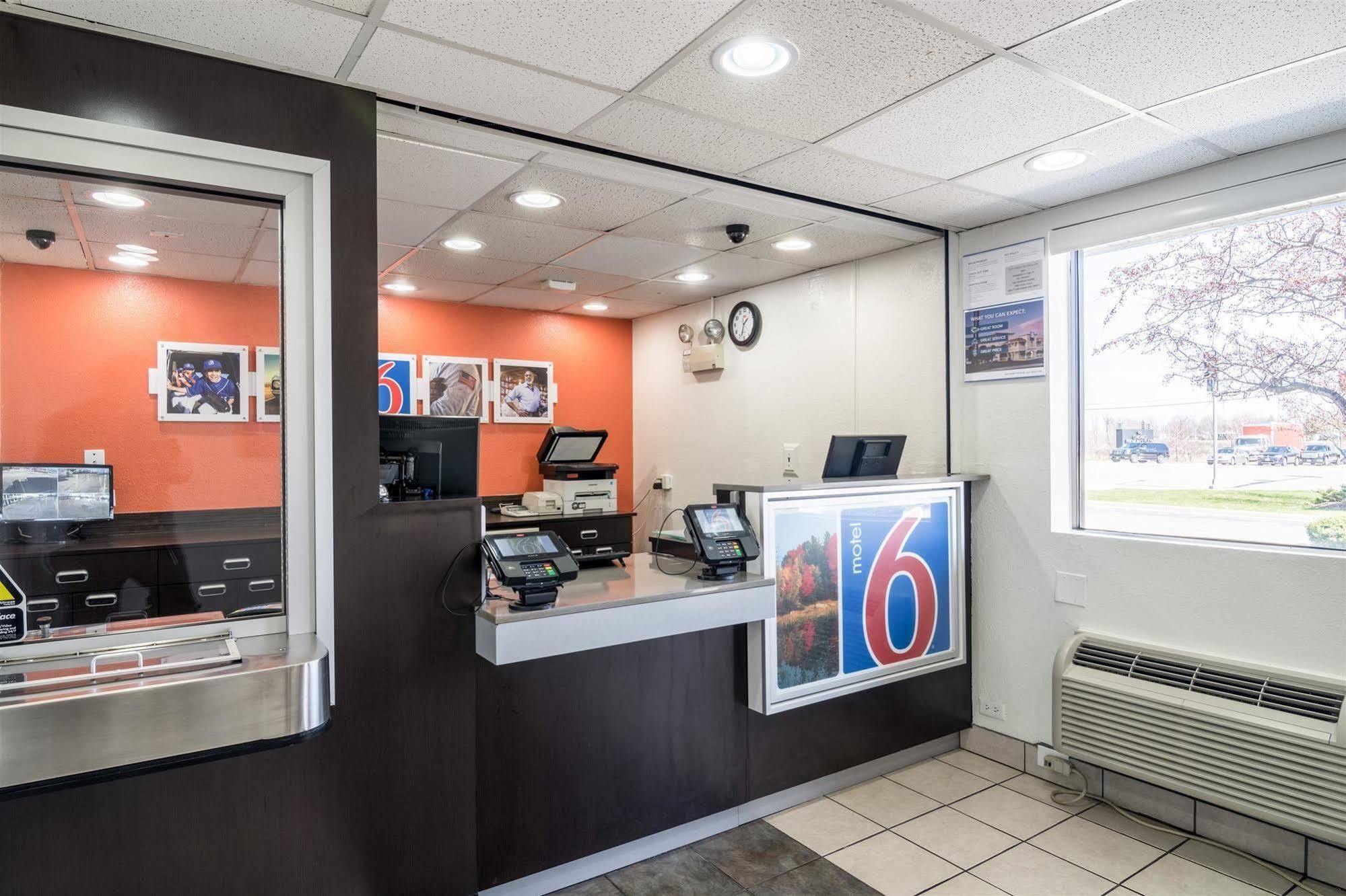 Motel 6 Chicago Southwest - Aurora Eksteriør billede