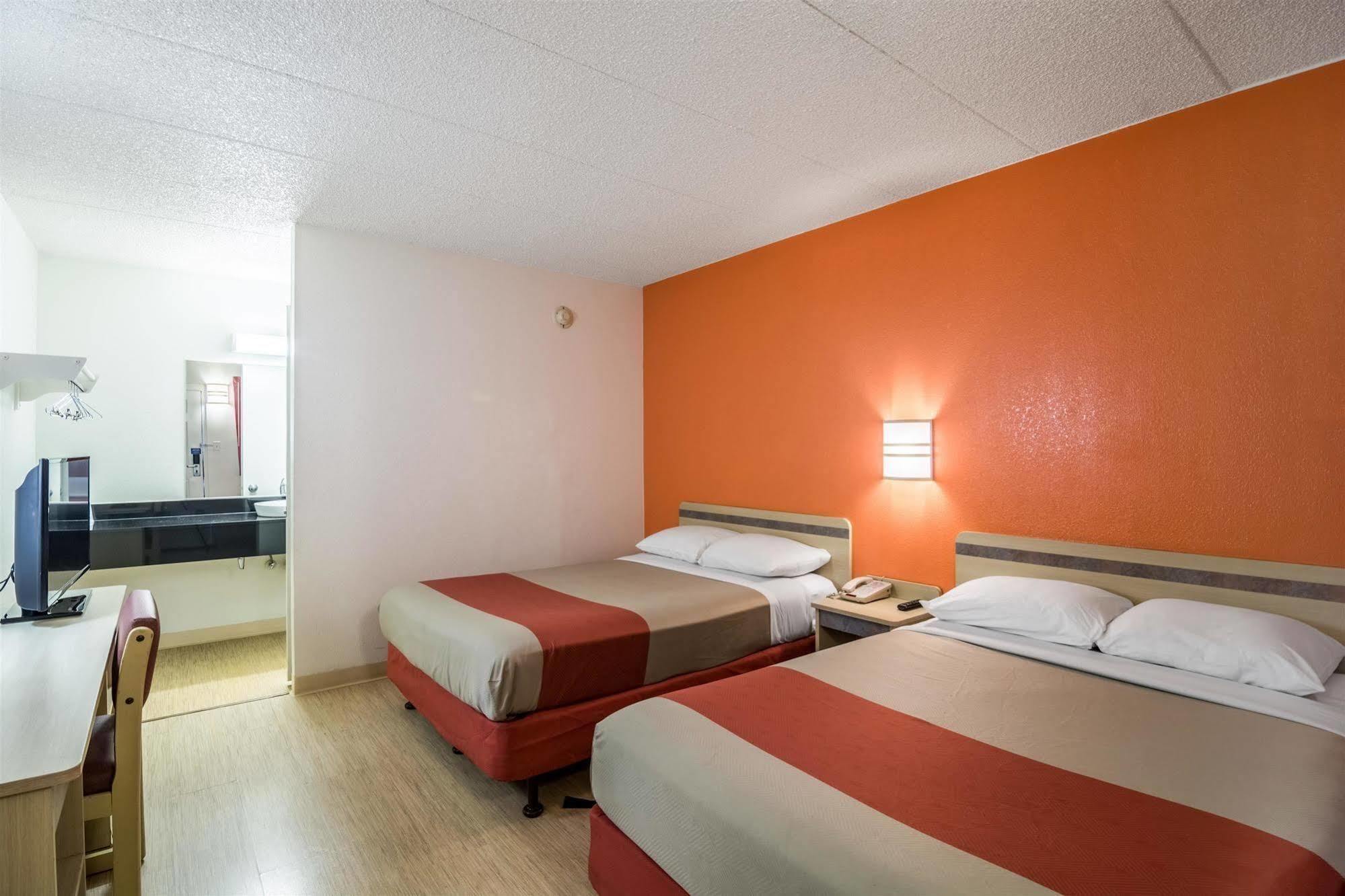 Motel 6 Chicago Southwest - Aurora Eksteriør billede