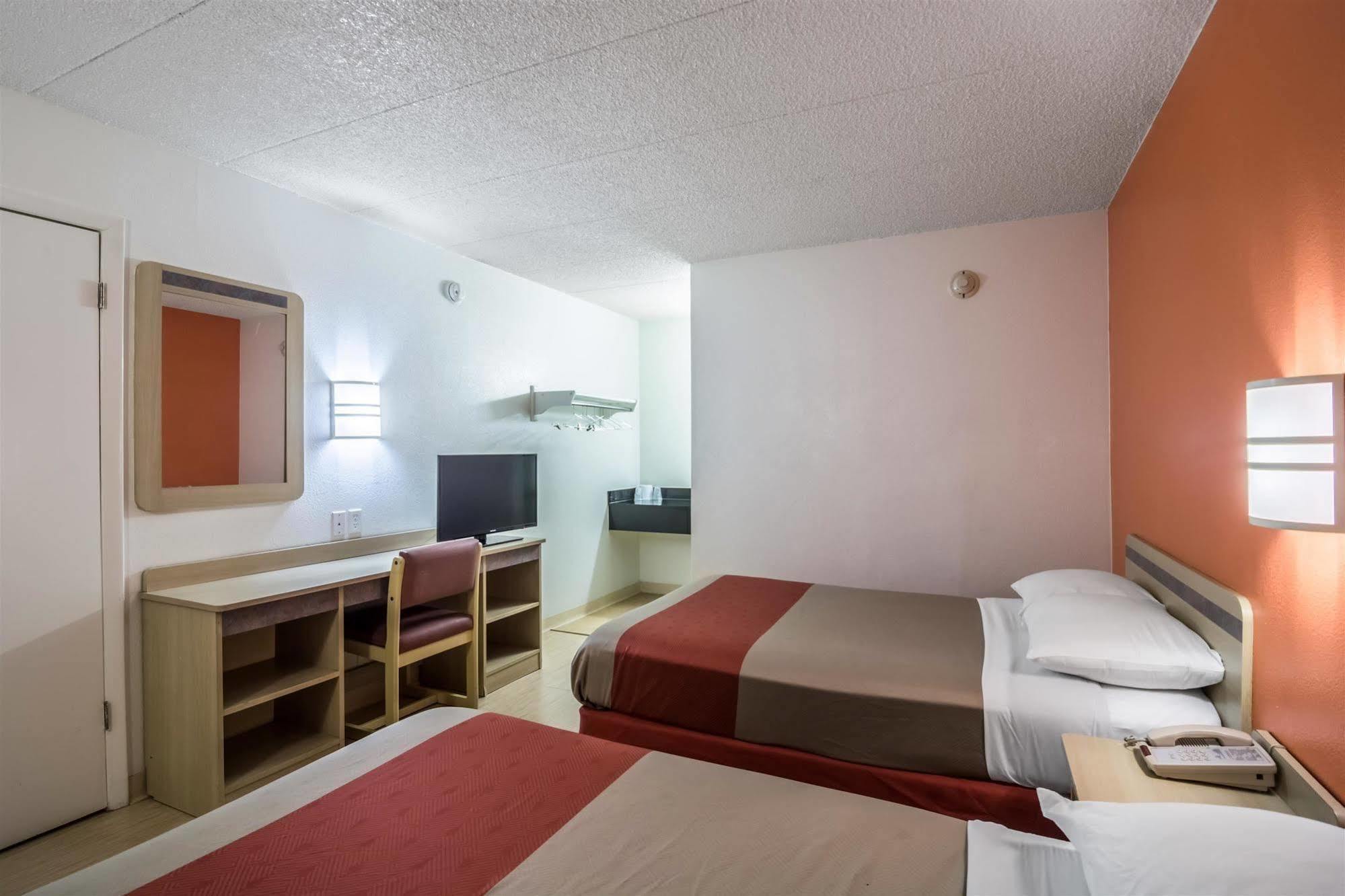 Motel 6 Chicago Southwest - Aurora Eksteriør billede