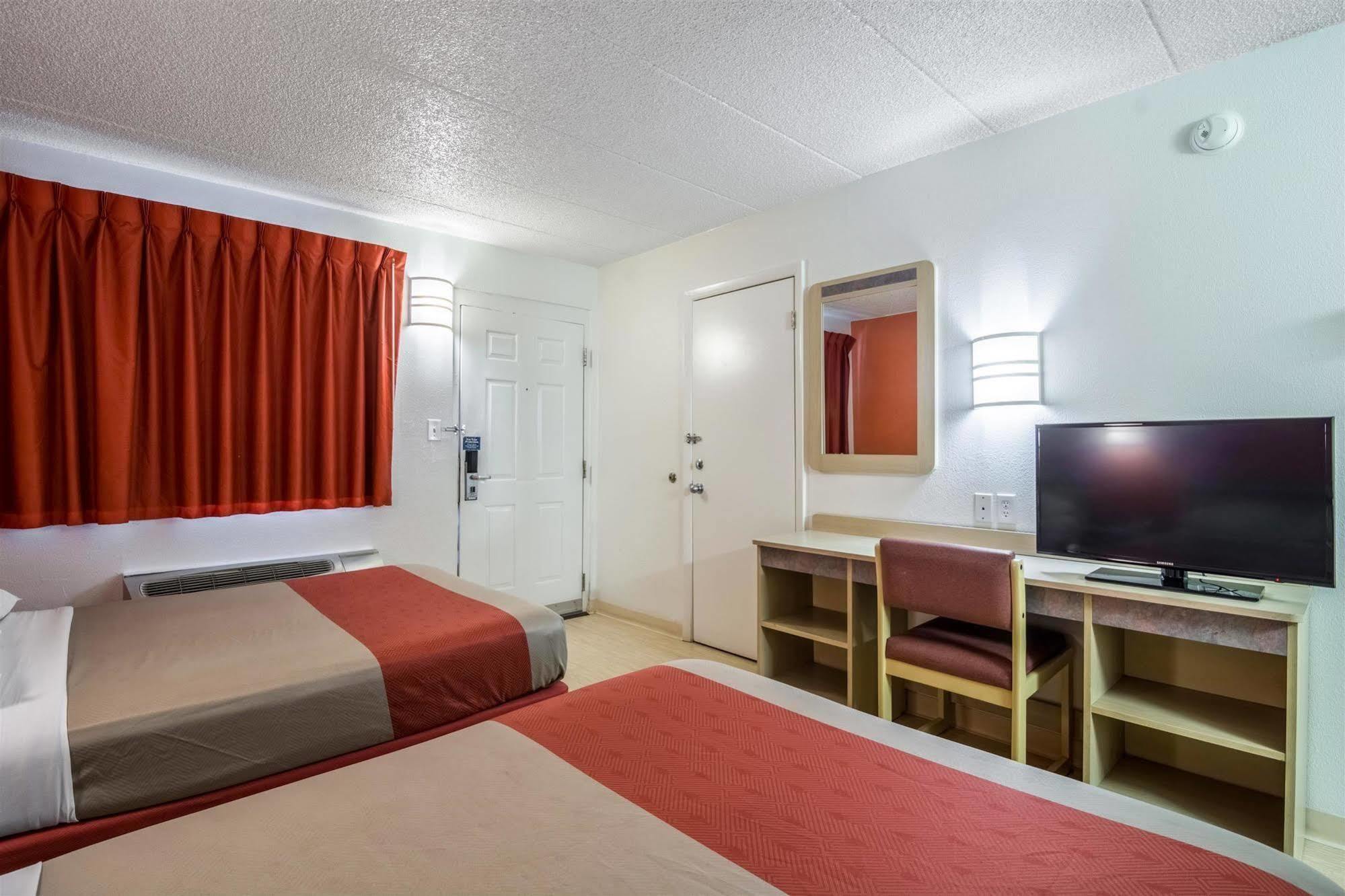 Motel 6 Chicago Southwest - Aurora Eksteriør billede