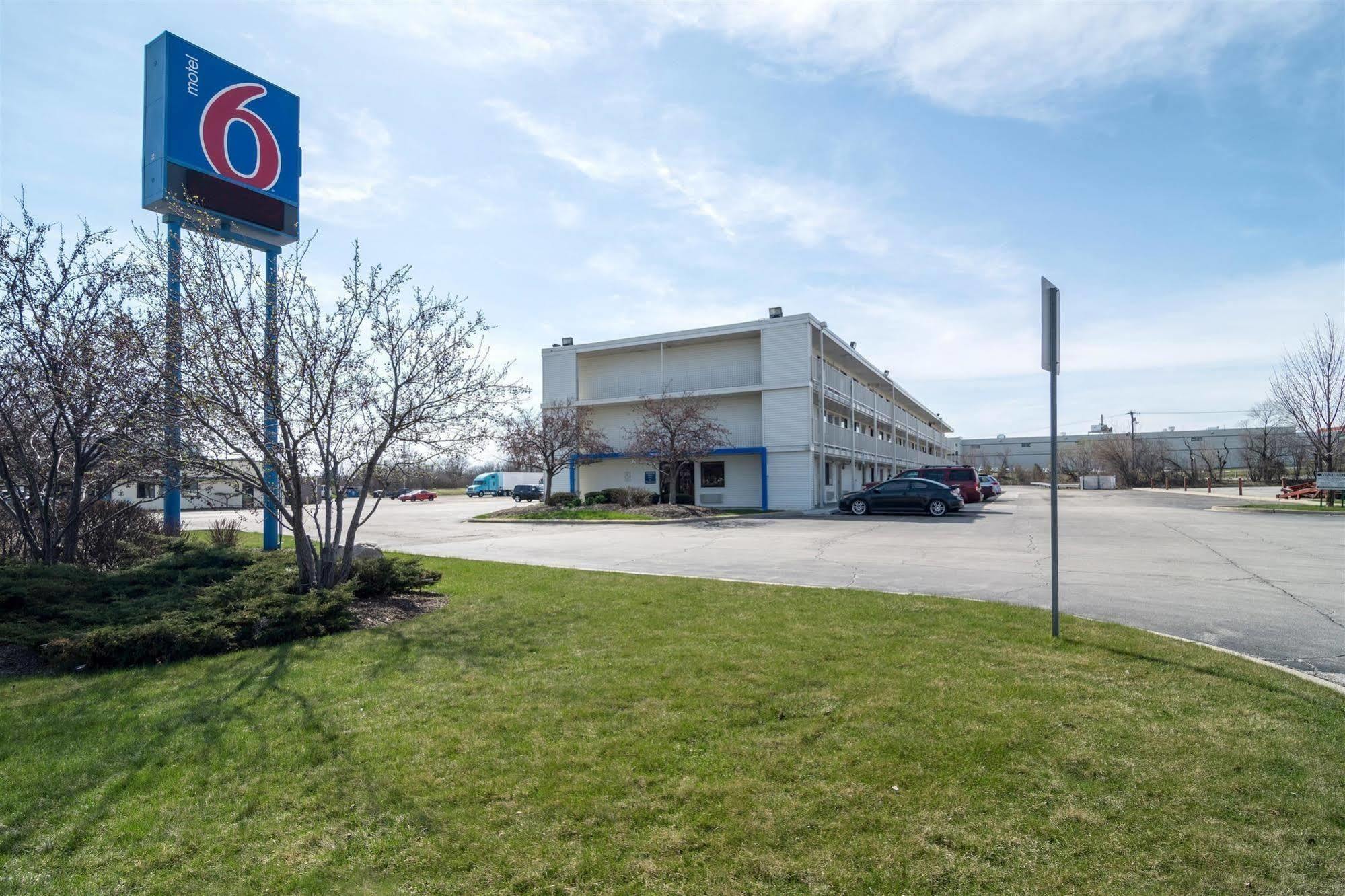 Motel 6 Chicago Southwest - Aurora Eksteriør billede