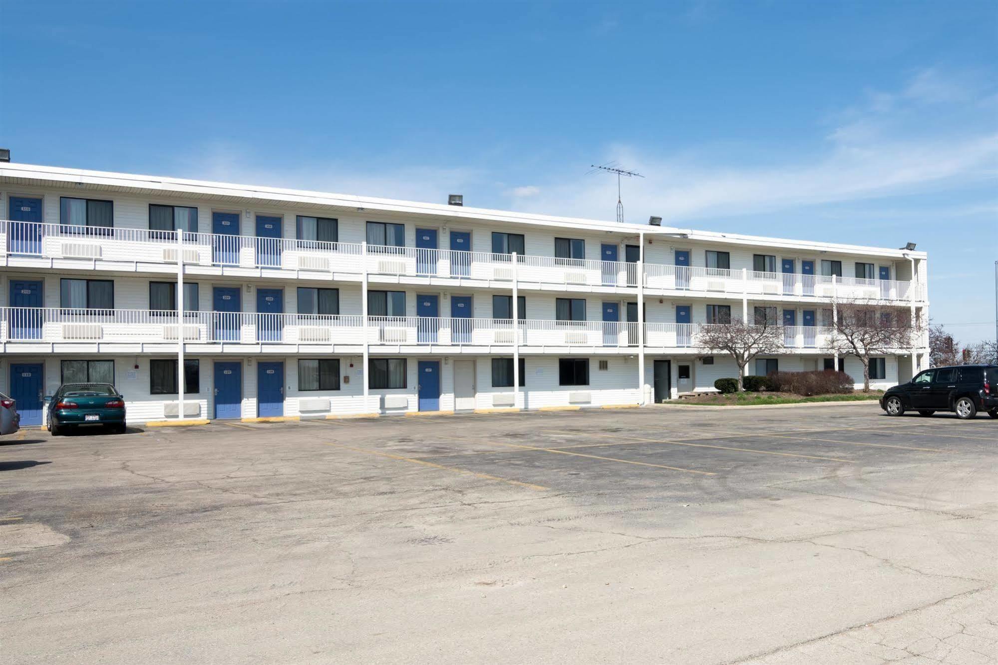 Motel 6 Chicago Southwest - Aurora Eksteriør billede