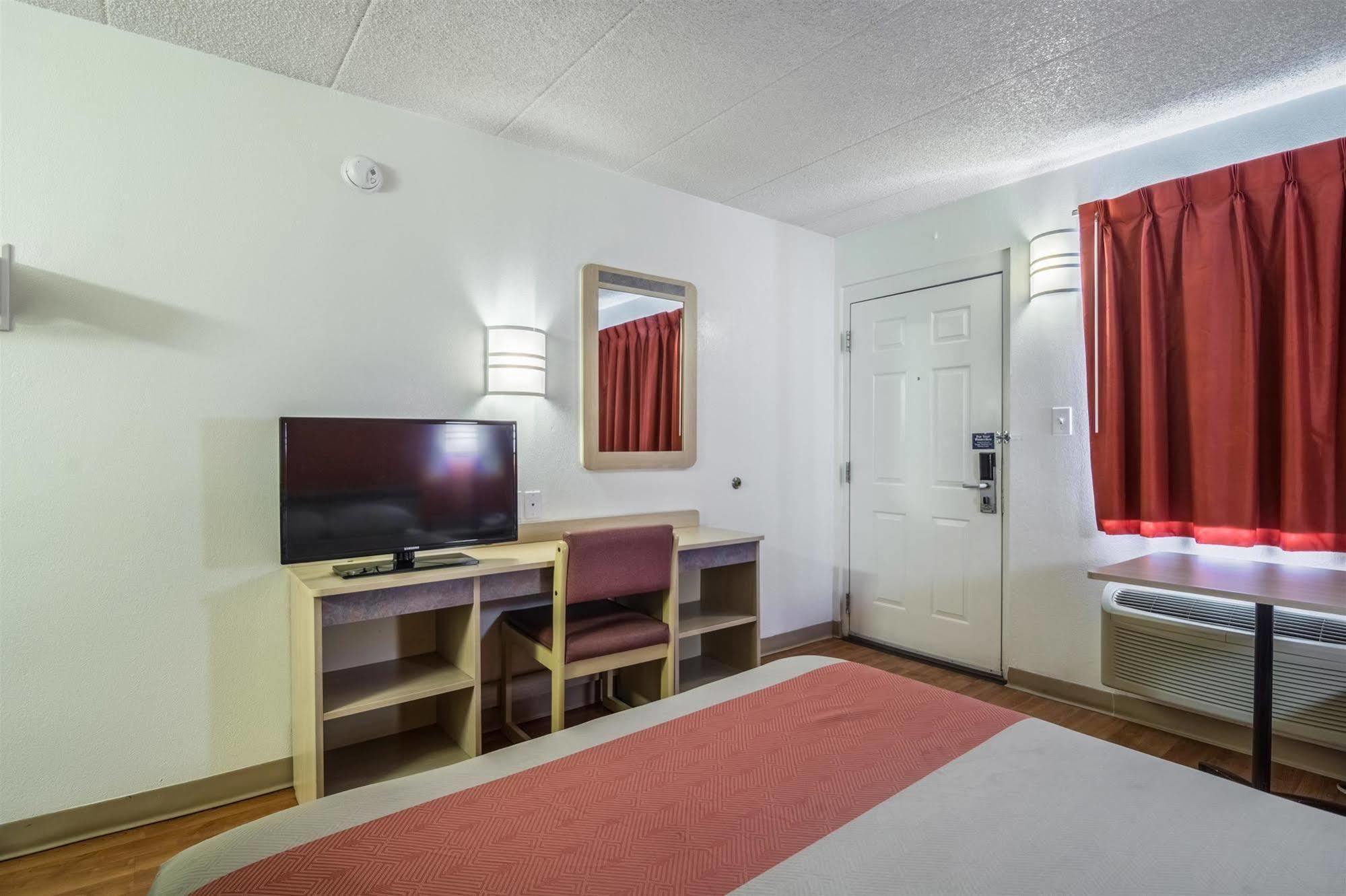 Motel 6 Chicago Southwest - Aurora Eksteriør billede